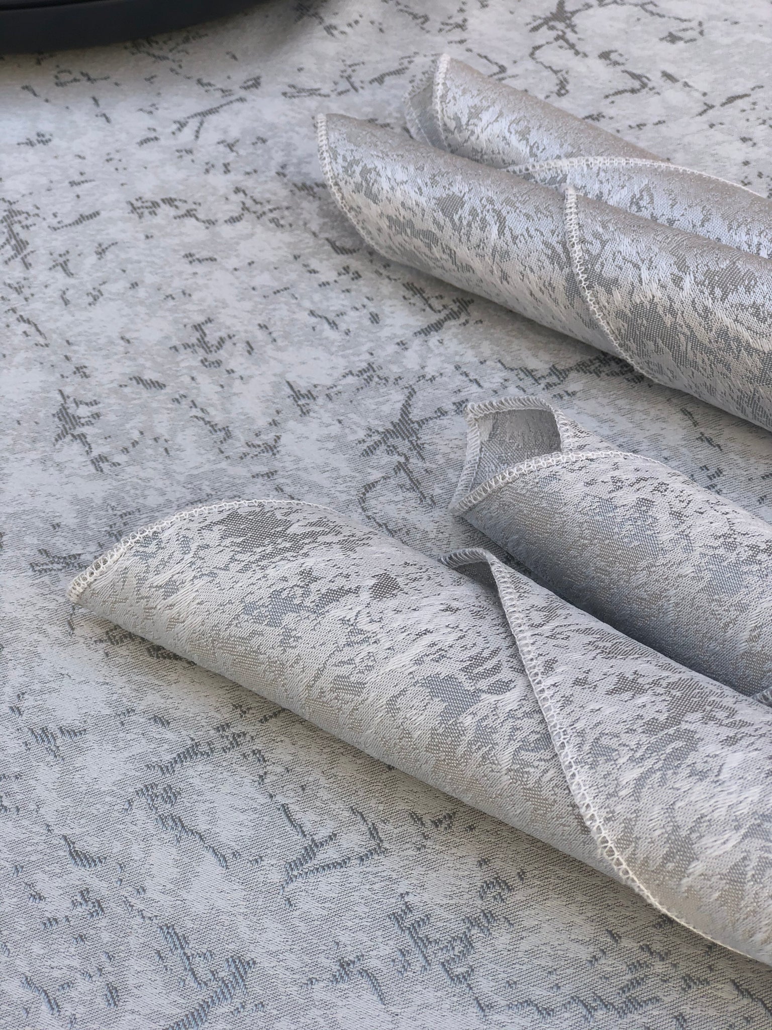Marble Tablecloth Platinum